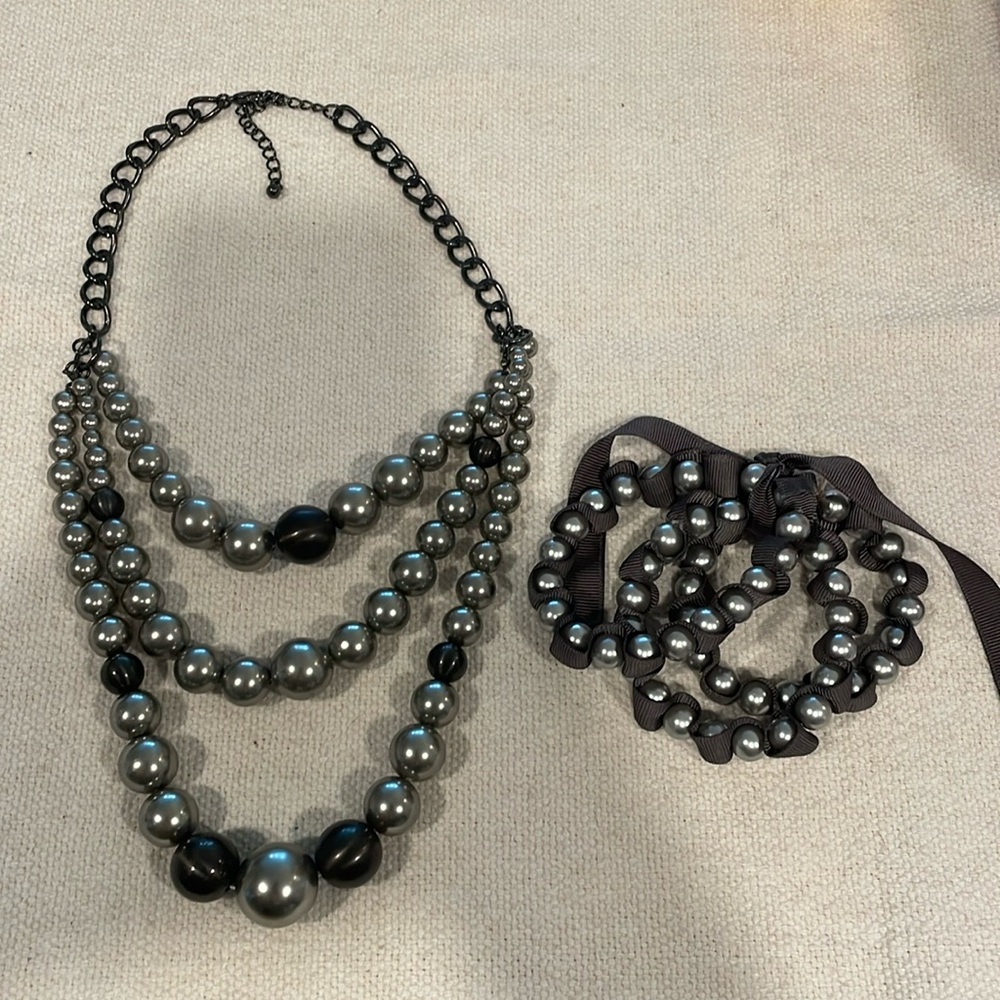 3/$25🛍️ Pewter and gray layered necklace and 3 stretch bracelets, ribbon, NWOT